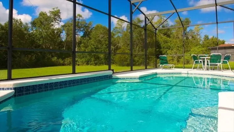 Southampton Vacation Home with Pool - Havuz