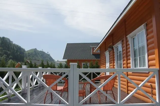 Southeastern Flying Tiger Manor - Dış Mekan