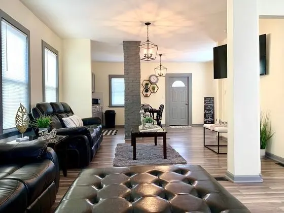 The Southside Villa - With Private Yard & Parking, Near Falls & Casino by Niagara Hospitality - Oda