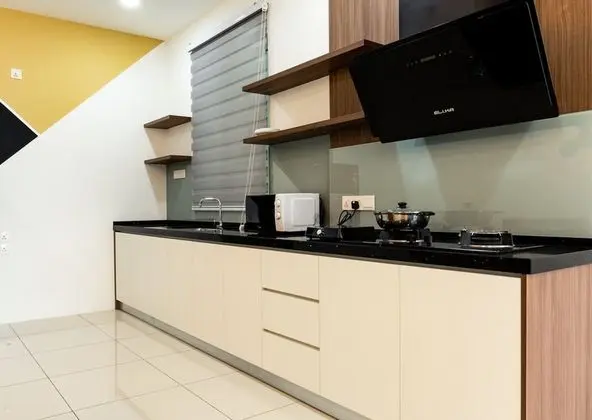 Southwest Designer's Suite by D Imperio Homestay - Mutfak