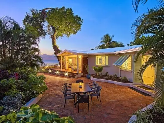 Southwinds Beach House is a 3 Bedroom With Exquisite sea Views