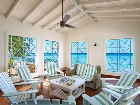 Southwinds Beach House is a 3 Bedroom With Exquisite sea Views - Öne Çıkan Resim