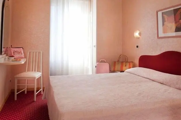 Hotel Souvenir - Öne Çıkan Resim