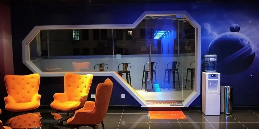 Space Hotel - Lobi
