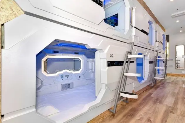 Space Q Capsule Hotel - Öne Çıkan Resim