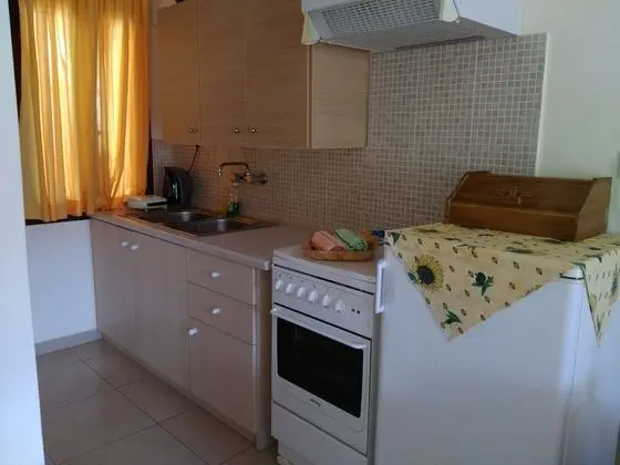 Spaceful Apartment With Veranda n Garden - İç Mekan