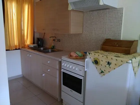 Spaceful Apartment With Veranda n Garden - İç Mekan