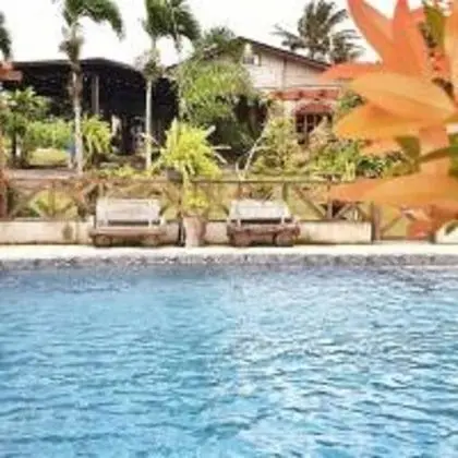 Spacio Caliraya B&B - Havuz