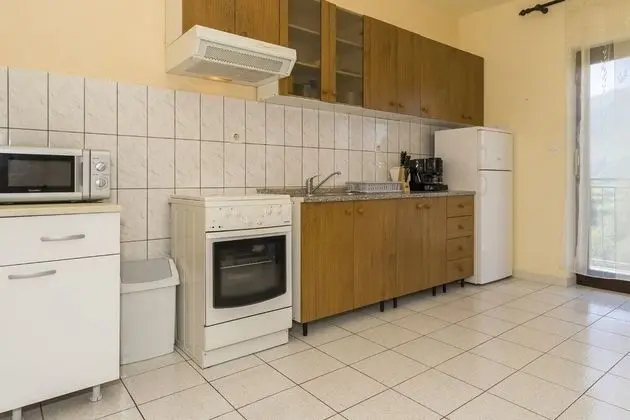 Spacious 110 m2 apt in Village With Large Garden - Mutfak