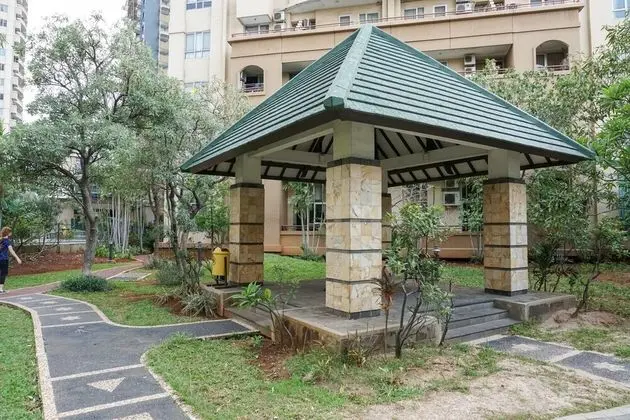 Spacious 1BR Apartment with City View at Paladian Park - Dış Mekan