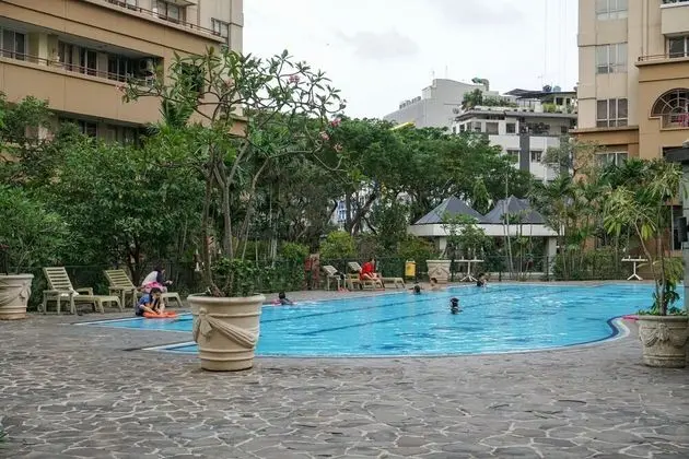 Spacious 1BR Apartment with City View at Paladian Park - Havuz