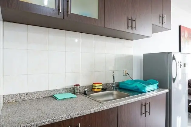 Spacious 1BR Apartment with City View at Paladian Park - Mutfak