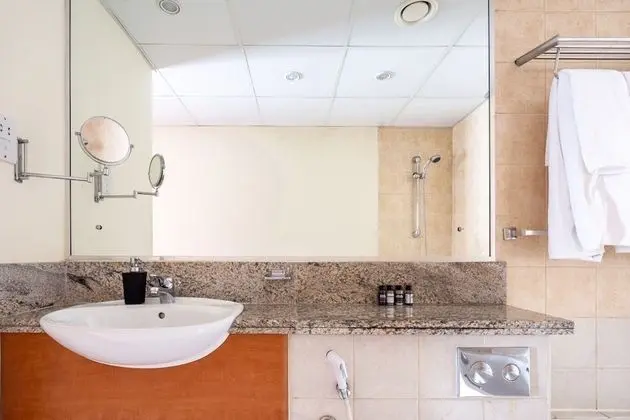 Spacious 1BR in Beautiful Greens! Sleeps 6 - İç Mekan
