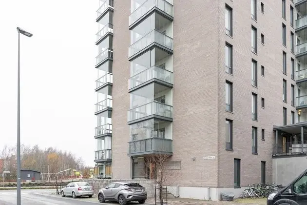 Spacious 1br with parking on the street
