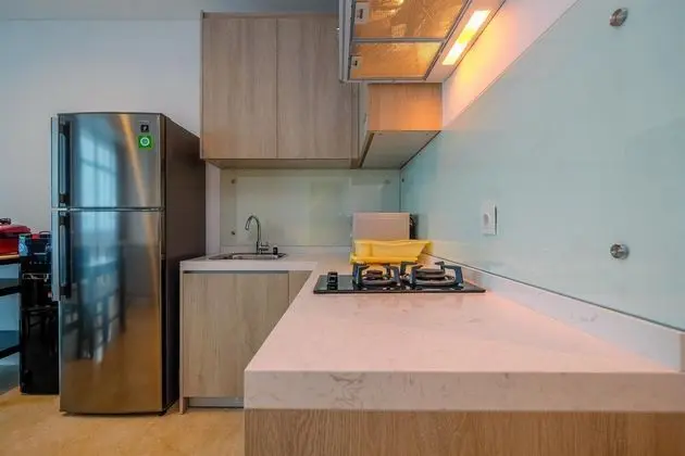 Spacious 1Br At Veranda Residence Puri Apartment - Mutfak