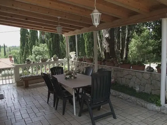 Spacious 1st Floor Apartment With Private Terrace in the Countryside,free Wi-fi