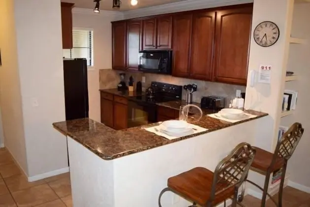 Spacious 2 Bed 2 Bath Condo In Bella Piazza Resort - Mutfak