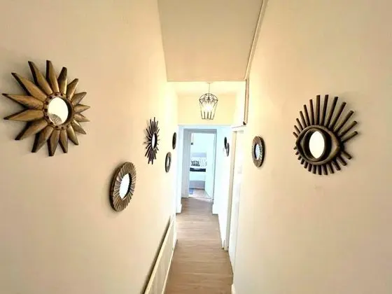 Spacious 2-bed Apartment With Hot tub and Parking - İç Mekan