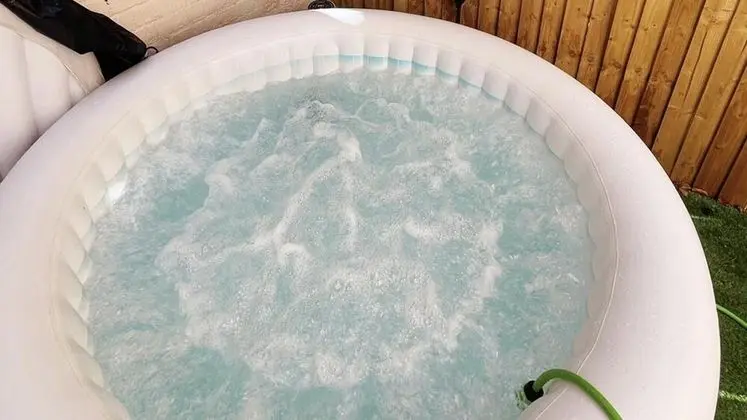Spacious 2-bed Apartment With Hot tub and Parking - Spa
