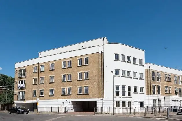 Spacious 2 Bed - Battersea High Street