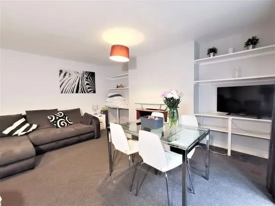 Spacious 2 bed flat in Camden - İç Mekan