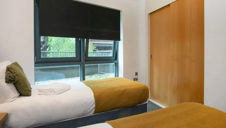Spacious 2 Bed Parking Close To Centre - Oda