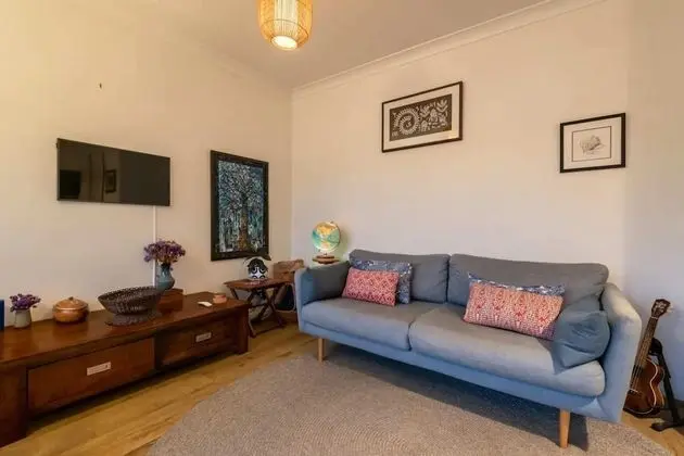 Spacious 2 Bedroom Apartment in Brunswick With Patio and Parking - İç Mekan