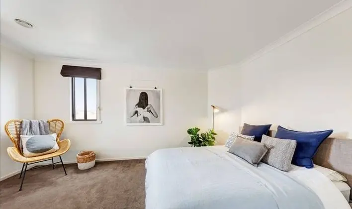 Spacious 2 Bedroom Apartment in Brunswick With Patio and Parking - Oda