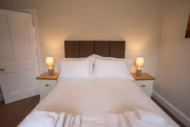 Spacious 2 Bedroom Apartment Surrounded with 36 Acres of Parkland