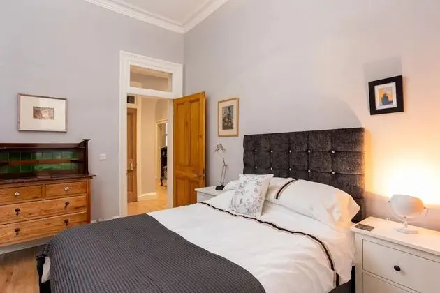 Spacious 2 Bedroom House Near The Meadows