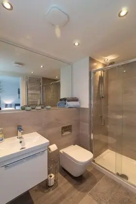 Spacious 2 Bedroom Modern Apartment in Inverness - Banyo Tipleri
