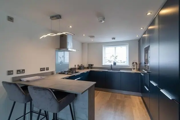 Spacious 2 Bedroom Modern Apartment in Inverness - Mutfak