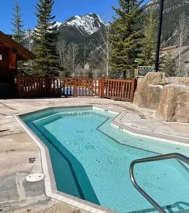 SPACIOUS 2-Br 2-Ba | Ski In/Out | Pool & Hot Tubs | in Heart of PANORAMA RESORT - Havuz