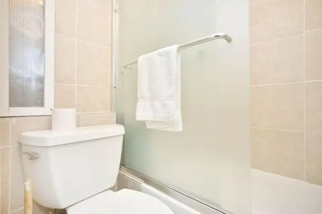 Spacious 2 BR on Upper East Side - Banyo Tipleri