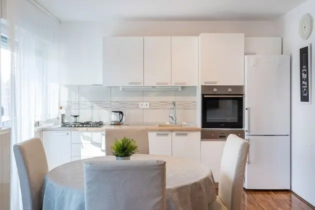 Spacious 2bdr Apartment With Beautiful Terrace - Mutfak