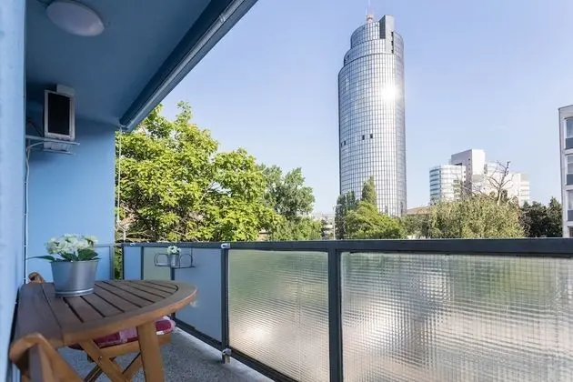 Spacious 2bdr Apartment With Beautiful Terrace - Oda Manzaraları
