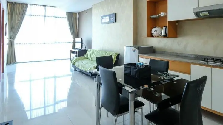 Spacious 2Br With Access To Mall At Aryaduta Residence Surabaya Apartment - Oda Düzeni