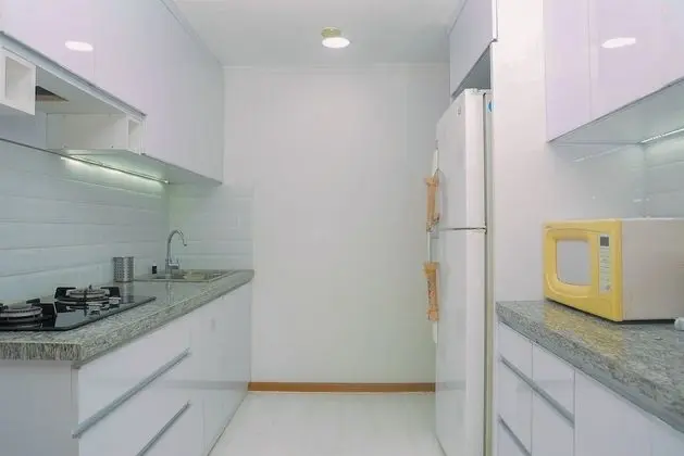 Spacious 2BR + Office Room Puri Casablanca Apartment - Mutfak