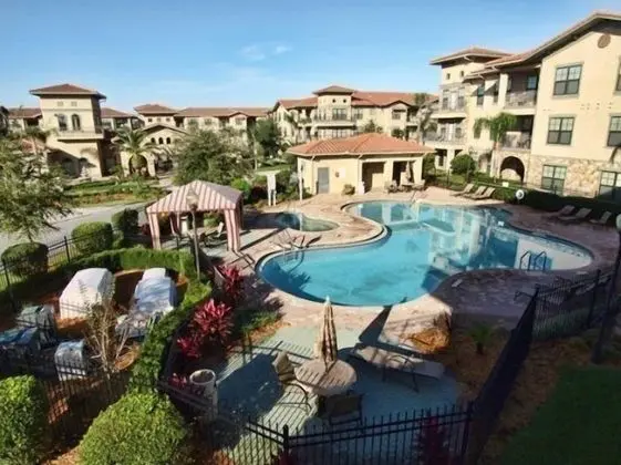 Spacious 3 Bed 3 Bath Condo in Bella Piazza Resort - Havuz