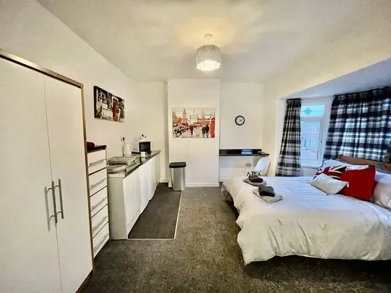 Spacious 3-bed House in Darlington get Location