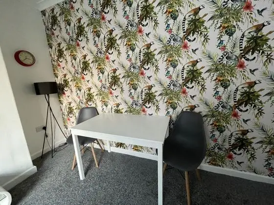 Spacious 3-bed House in Darlington get Location - İç Mekan