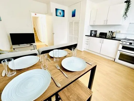 Spacious 3-bed House, Private hot tub & Parking - Yerinde Yemek