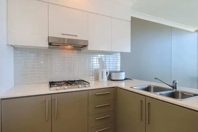 Spacious 3 Bedroom Apartment on the 39th Floor With Pool - Mutfak