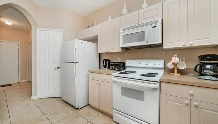 Spacious 3 Bedroom Condo In Windsor Palms Gated Resort - Mutfak