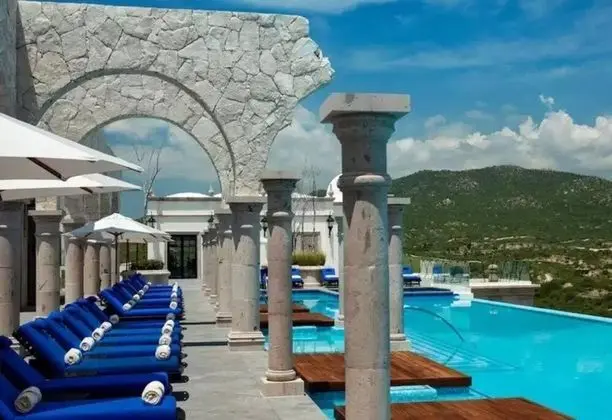 Spacious 3 Bedroom With Plunge Pool in Cabo