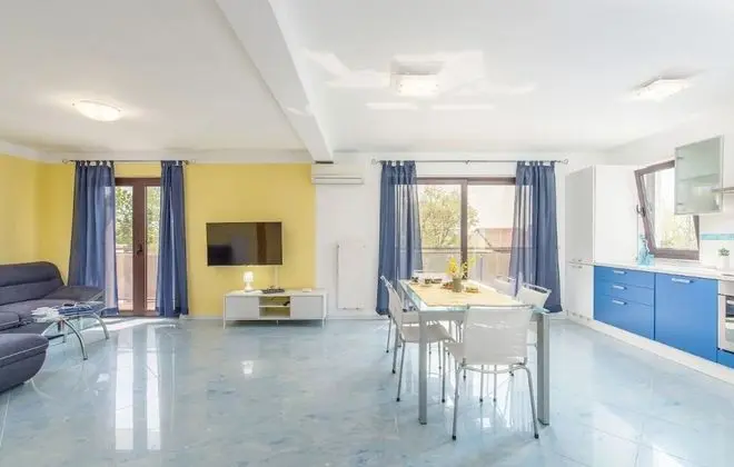 Spacious 3bdr Sea View Apartment Next to the Beach - İç Mekan