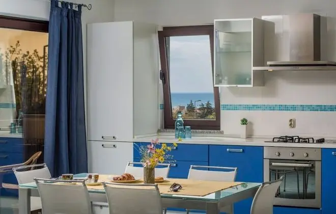 Spacious 3bdr Sea View Apartment Next to the Beach - Öne Çıkan Resim