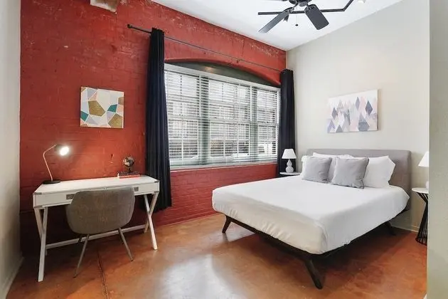 Spacious 3br/2ba Industrial Apt in Nola by Domio - Oda