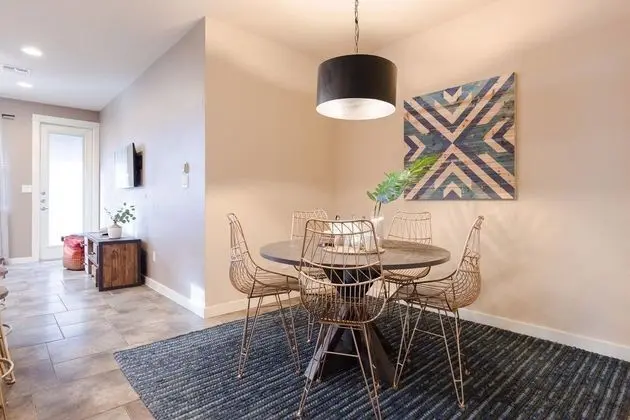 Spacious 3br/3ba Minutes From DT by Domio - Oda Düzeni