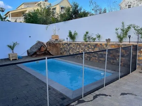 Spacious 4-bed Villa in Flic en Flac Roof top bar - Havuz